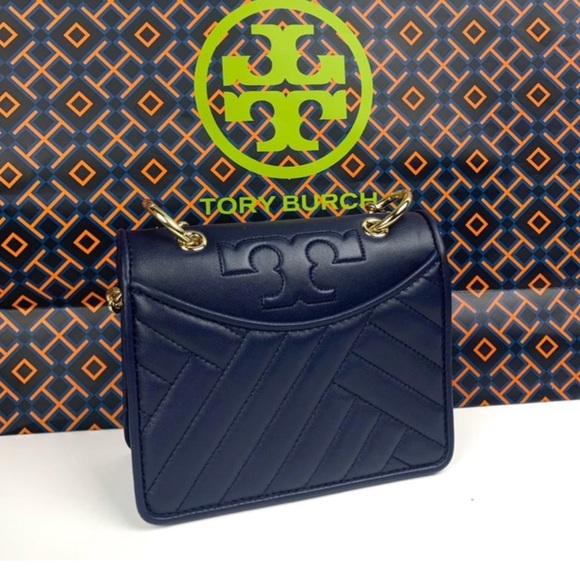 Tory Burch Handbags - 🔥Sale 🔥Tory Burch purse brand new